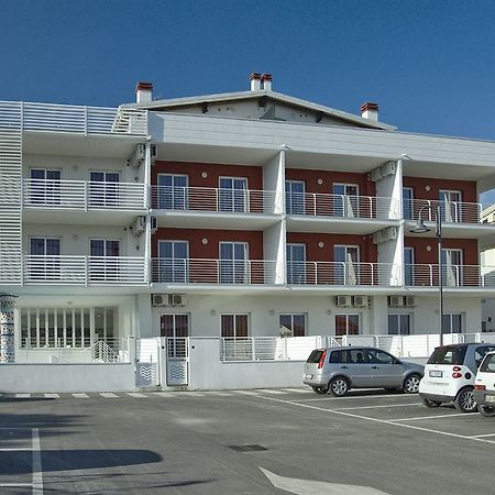 Case Vacanze Blue Bay Resort Roseto Degli Abruzzi Exterior photo