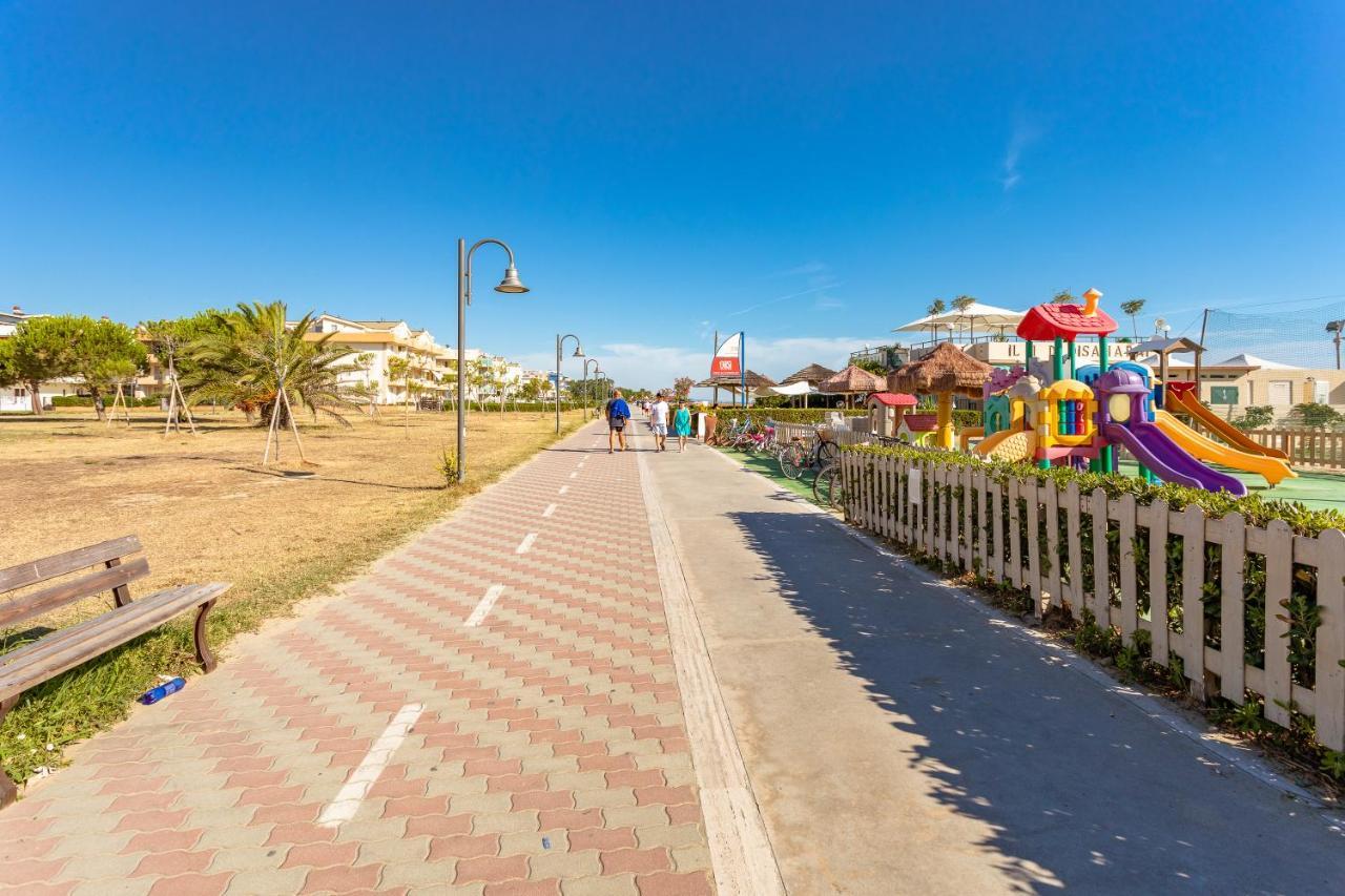Case Vacanze Blue Bay Resort Roseto Degli Abruzzi Exterior photo