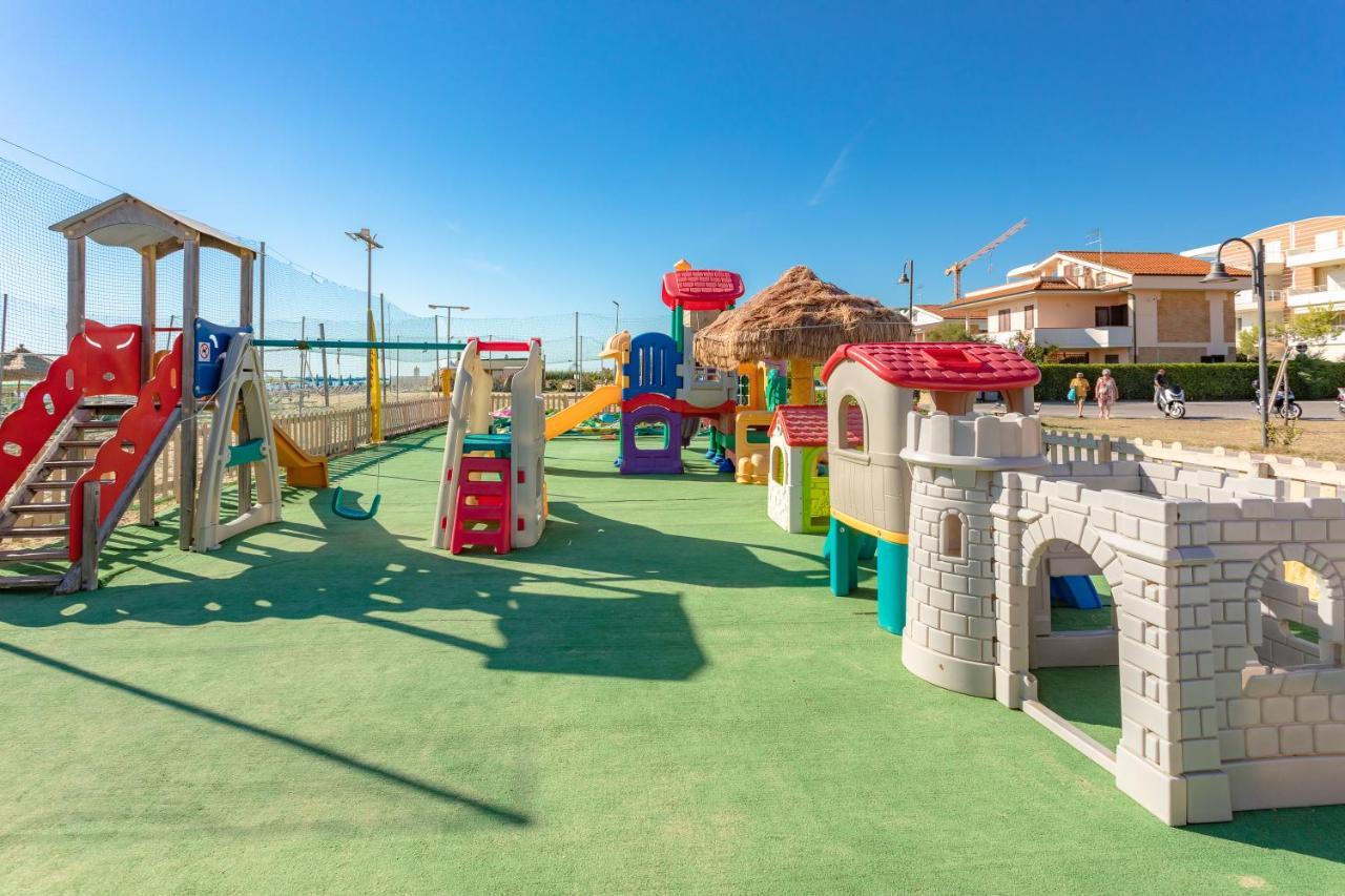 Case Vacanze Blue Bay Resort Roseto Degli Abruzzi Exterior photo