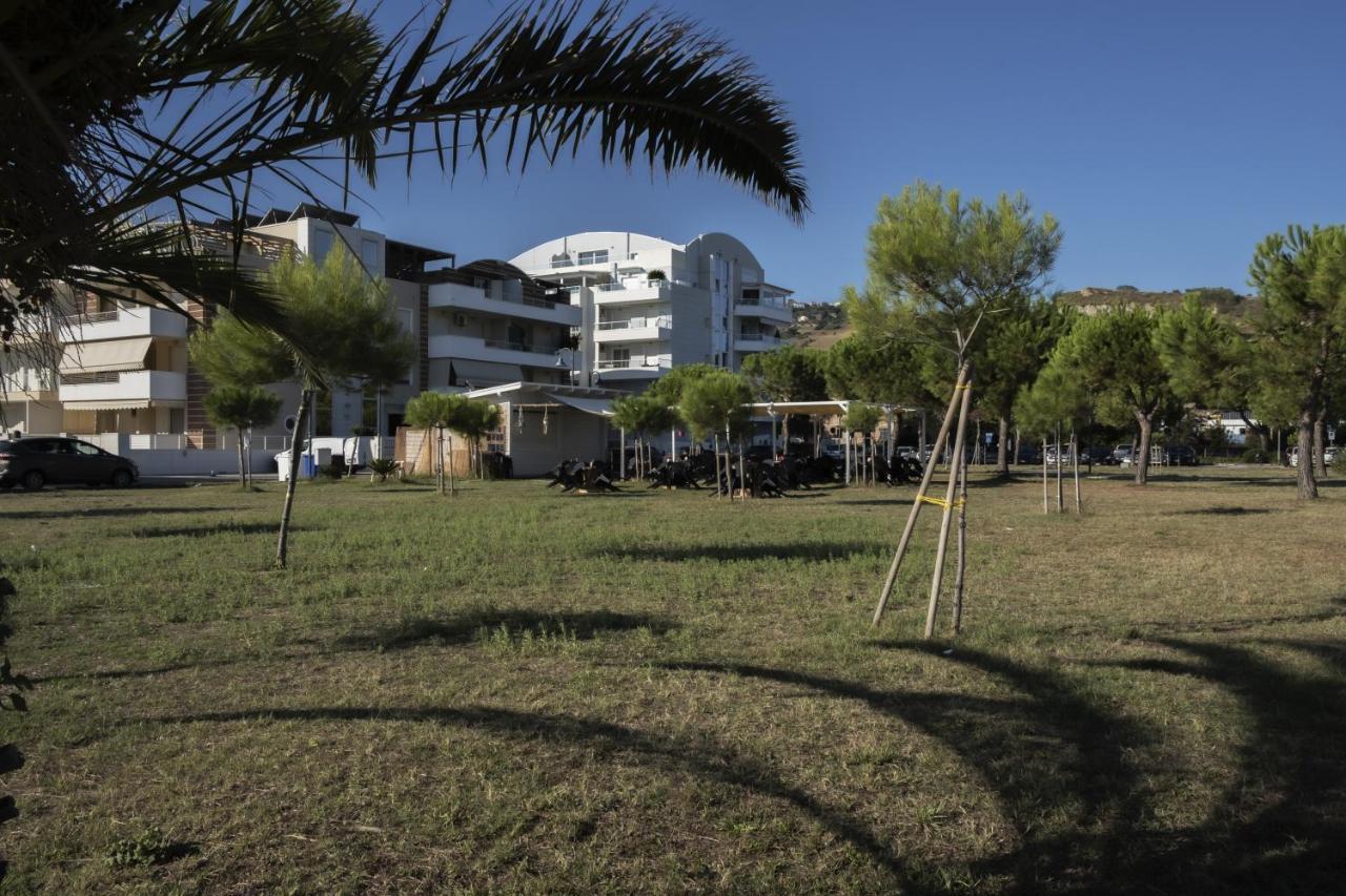 Case Vacanze Blue Bay Resort Roseto Degli Abruzzi Exterior photo