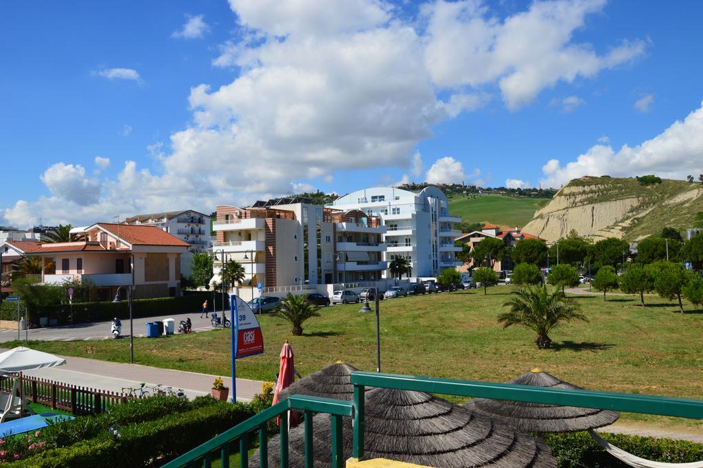 Case Vacanze Blue Bay Resort Roseto Degli Abruzzi Exterior photo