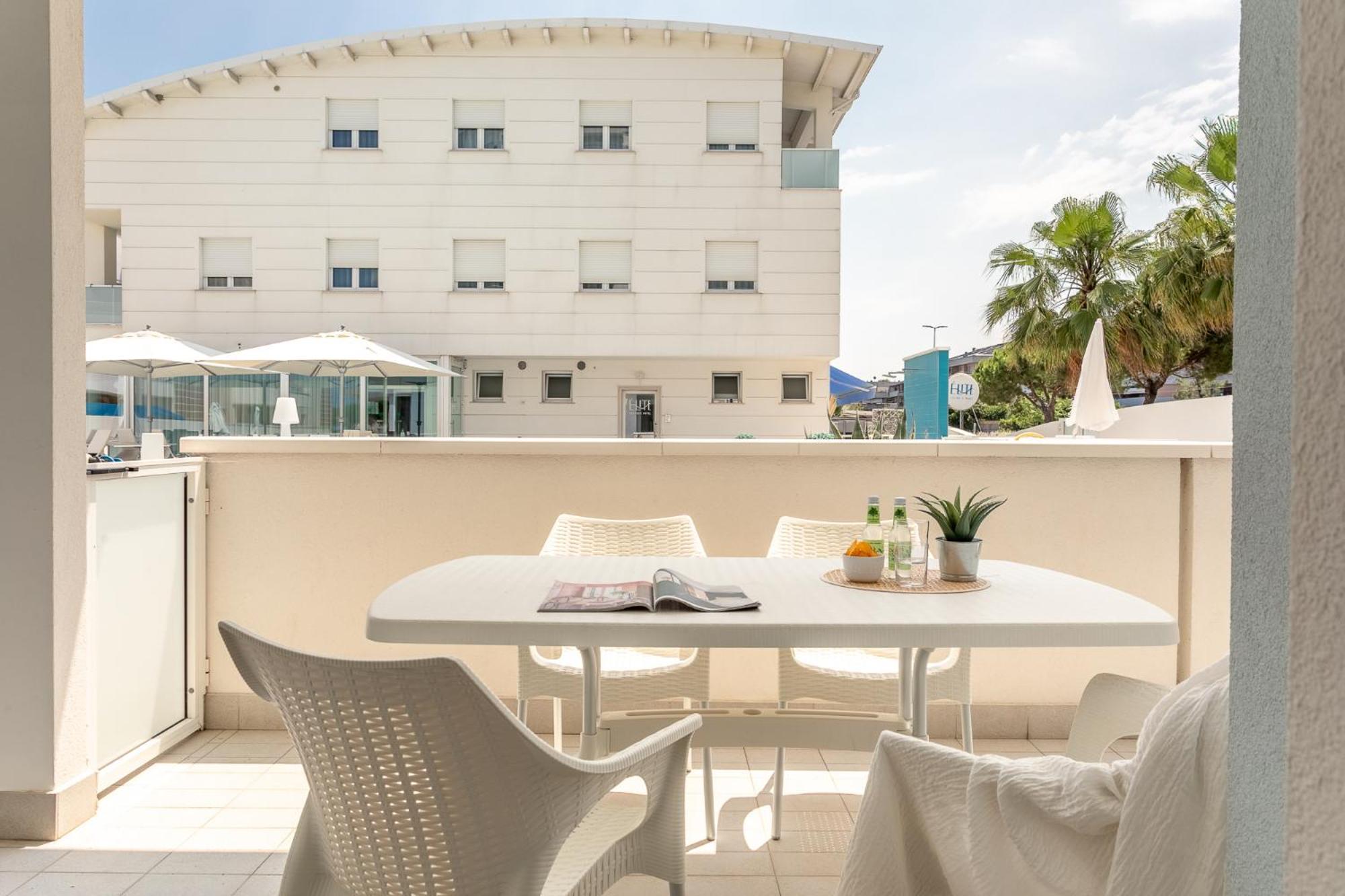 Case Vacanze Blue Bay Resort Roseto Degli Abruzzi Exterior photo