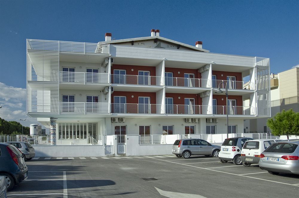 Case Vacanze Blue Bay Resort Roseto Degli Abruzzi Exterior photo