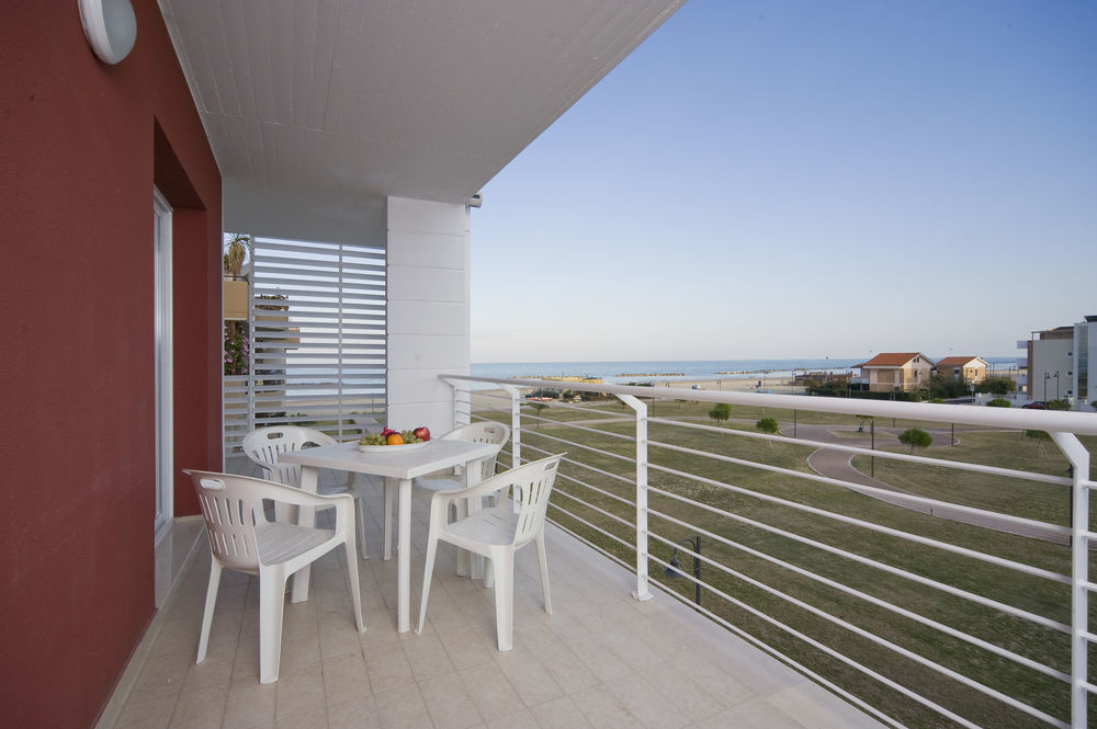 Case Vacanze Blue Bay Resort Roseto Degli Abruzzi Exterior photo