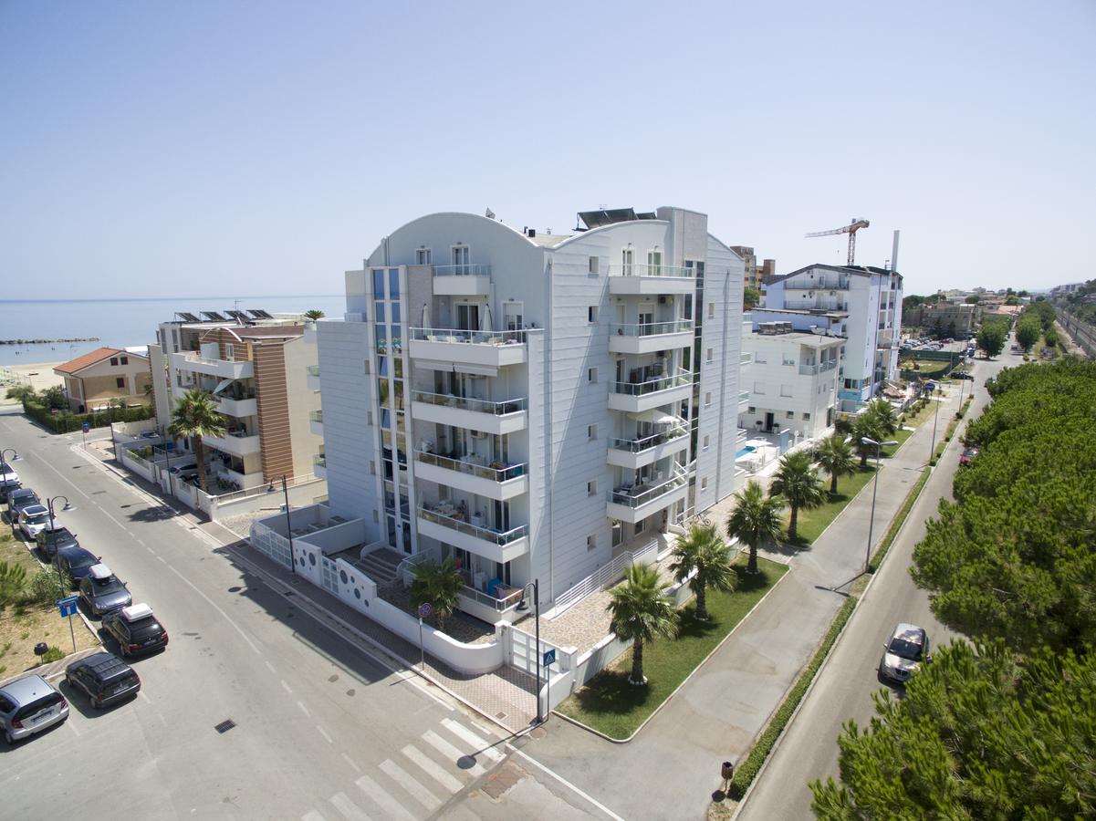 Case Vacanze Blue Bay Resort Roseto Degli Abruzzi Exterior photo