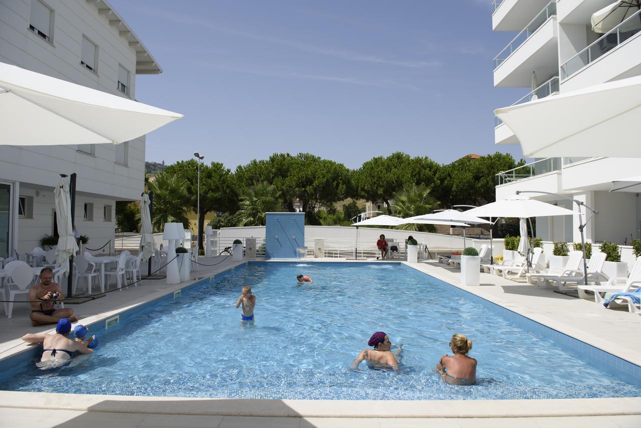 Case Vacanze Blue Bay Resort Roseto Degli Abruzzi Exterior photo