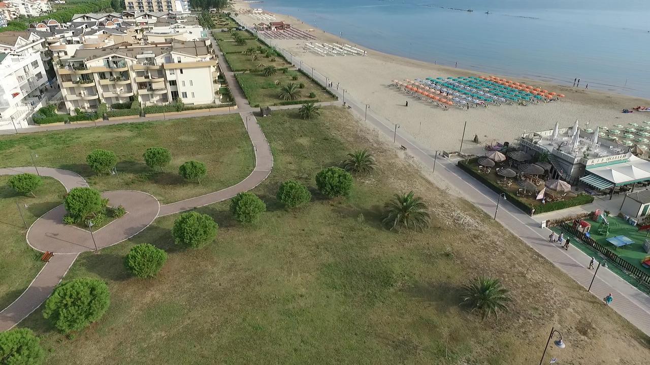 Case Vacanze Blue Bay Resort Roseto Degli Abruzzi Exterior photo
