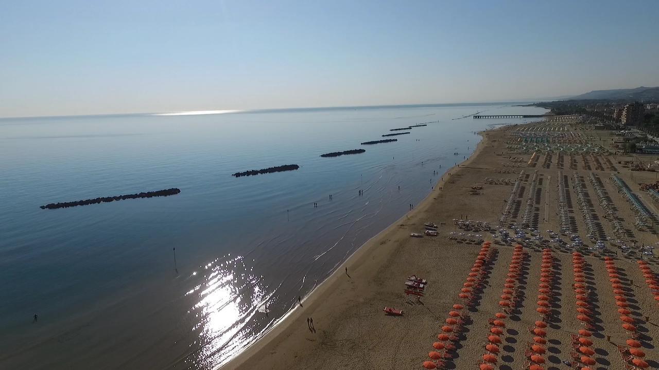 Case Vacanze Blue Bay Resort Roseto Degli Abruzzi Exterior photo
